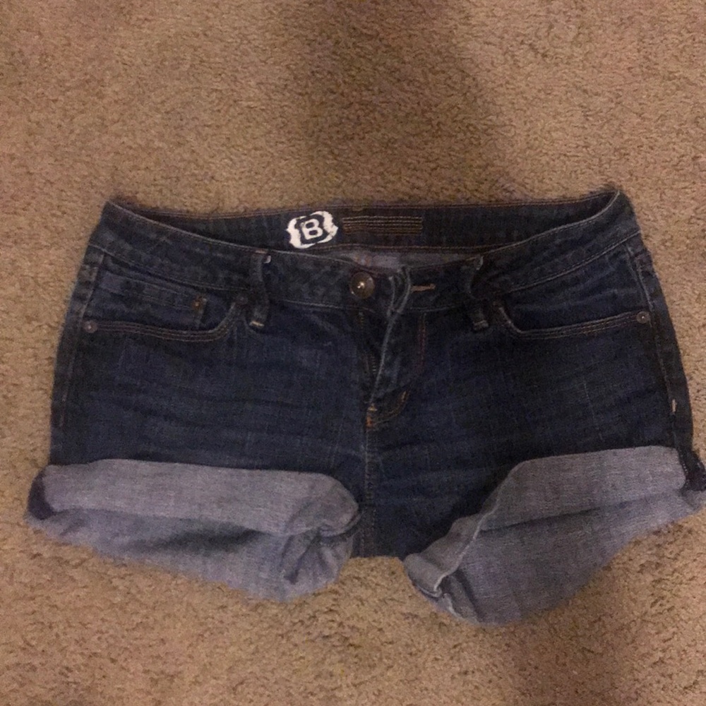 Bullhead size7 cuffed jean shorts dark wash